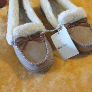 Ladies Old Navy house shoes